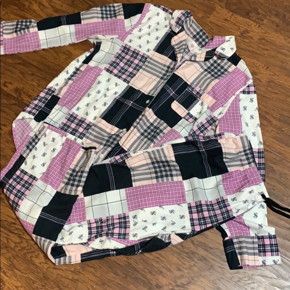 WOMEN’S Victoria’s Secret pajamas.